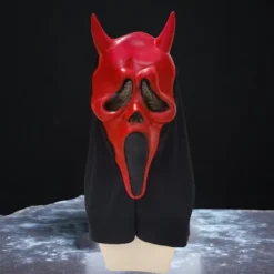 Halloweenmaske – Scream Maske – Skrigende Maske med Horn – Spøgelseshus & Maskerade – Halloween Gyser Scream Maske – Latex Materiale – 48x18 cm