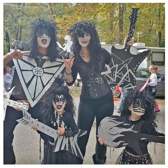 Lang krøllet sort rocker kostume paryk til mænd
