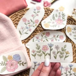 Letanvendelig blomsterbroderi papirklistermærke til håndværksaktivitet