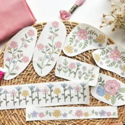 Letanvendelig blomsterbroderi papirklistermærke til håndværksaktivitet