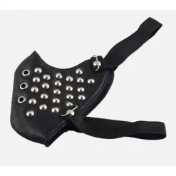 Sort ansigtsmaske i kunstlæder med kegleformede nitter (justerbar, unisex) Black