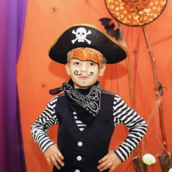 Trekantet pirathat - Trefarvet piratkostume tilbehørshat - 1 stk.