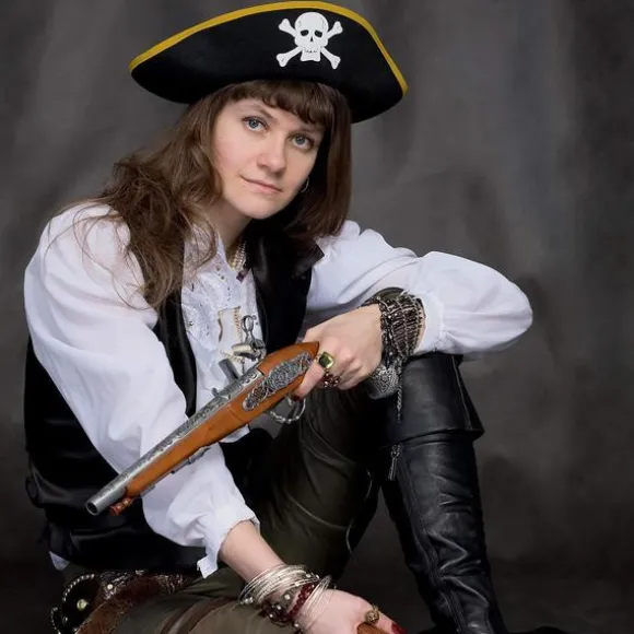 Trekantet pirathat - Trefarvet piratkostume tilbehørshat - 1 stk.
