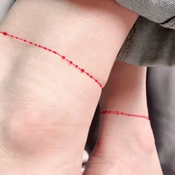 Tynde bloddråbe-anklet Bloddråbe-ankelkæder Røde bloddråbe-ankelkæder